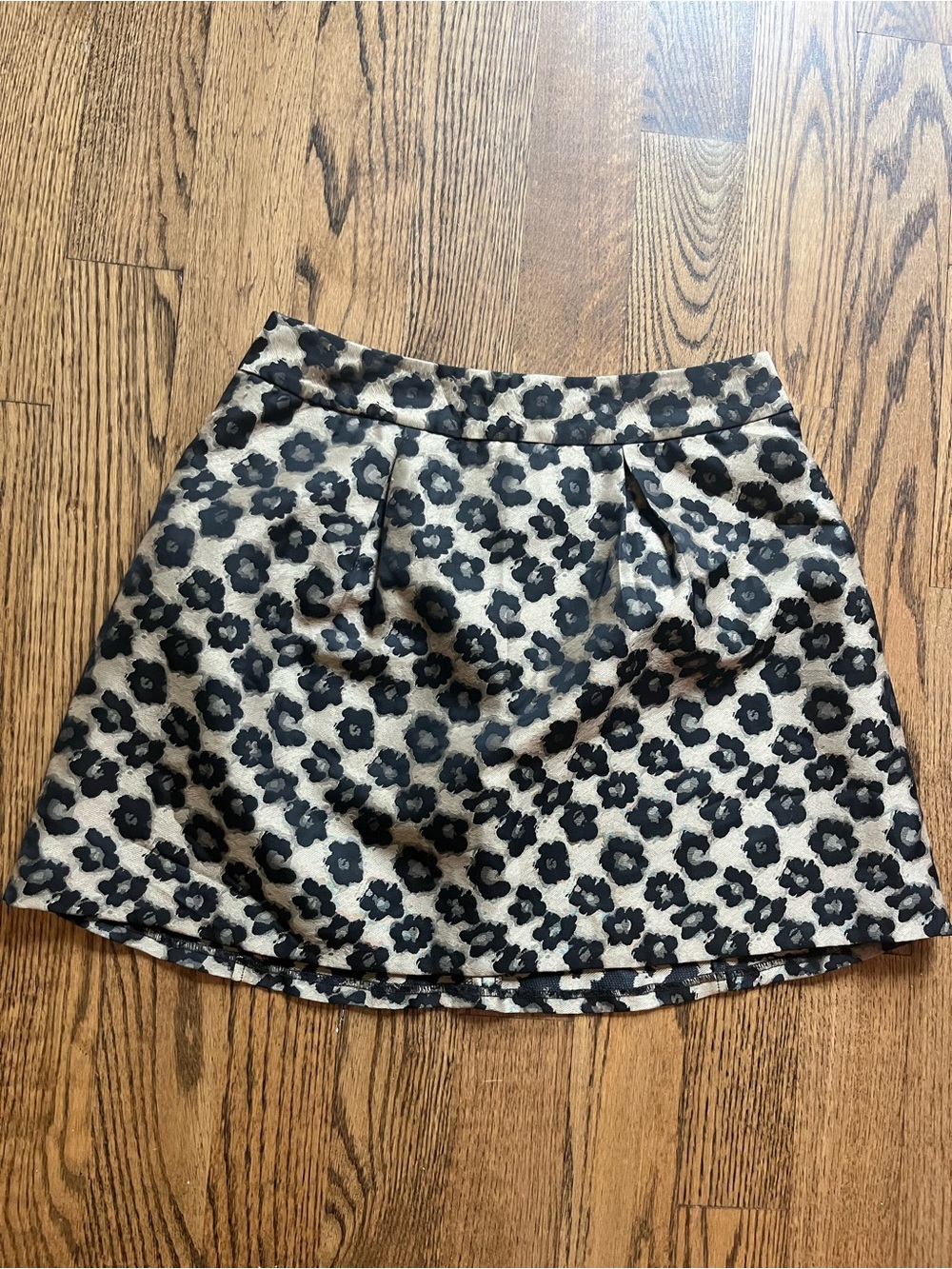 Banana republic leopard mini skirt. Size 6.